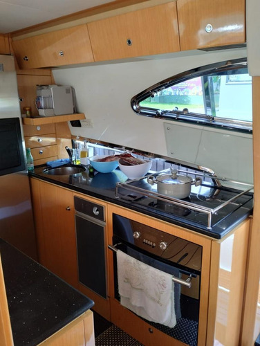 Ferretti 70 - Fly 02x Man 1550hp - 04 Suites