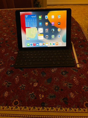 Combo: Apple iPad (9th) 10.2  Wi-fi 64gb + Keyboard + Pencil