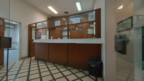 Unico 1er. Piso 8 Amb. Excelente Ubic. S/rivadavia