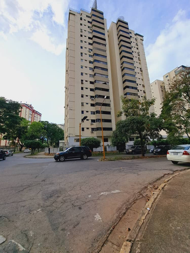 Tibisay Rojas Vende Penthouse Duplex En Residencias Paraiso J. Urb. Valles De Camoruco   Cod. 222757