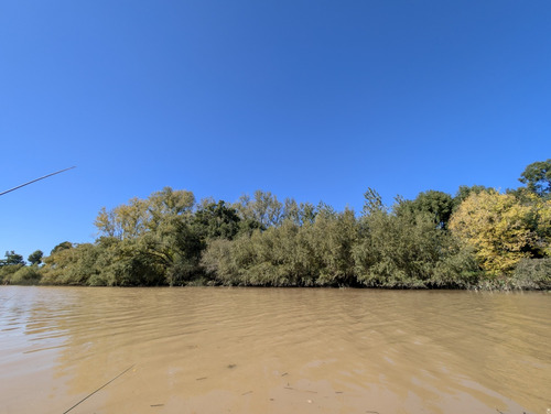 Quinta De 7,6 Hectáreas Con Acceso Terrestre Y Fluvial, Con Cabaña Y Deck.
