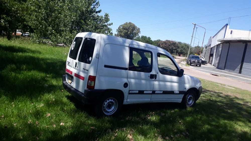 Peugeot Partner 1.4 Furgon Confort 2015 Con Gnc De 5ta