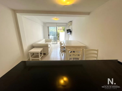 En Venta, Apartamento Ideal De 2 Dormitorios En Suite En La Barra