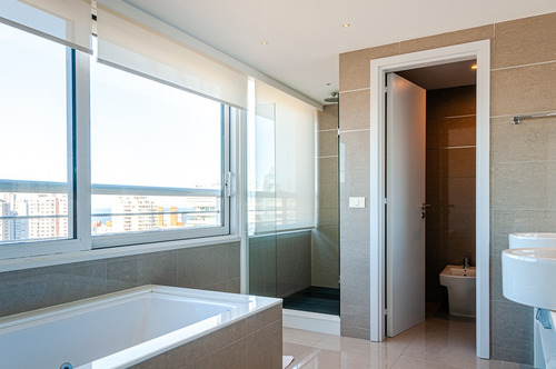 Imagen 17 de 29 de Espectacular Triplex En Playa Mansa, Moderno Con Amenties (ref: Lij-4787)