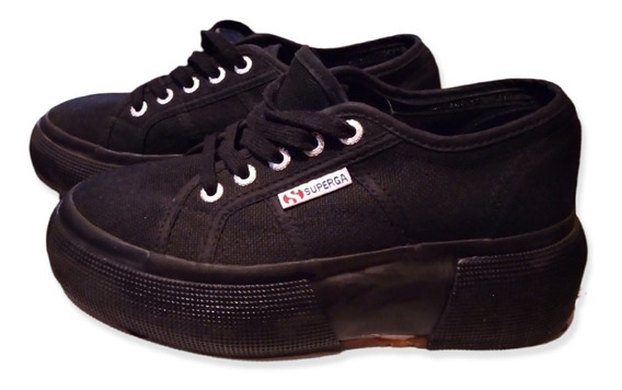 SUPERGA NEGRAS De Segunda Mano Por 30 EUR En Barcelona En WALLAPOP