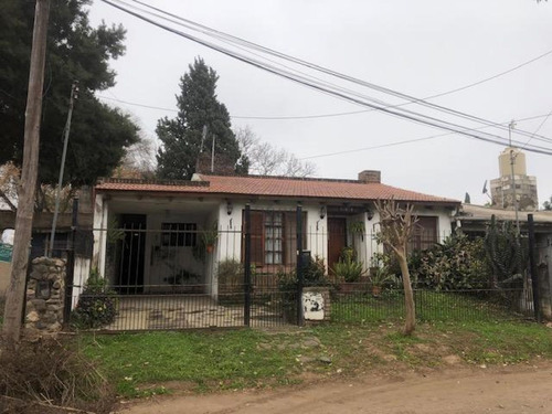 Vendo Casa De 3 Dorm. En Villa Allende