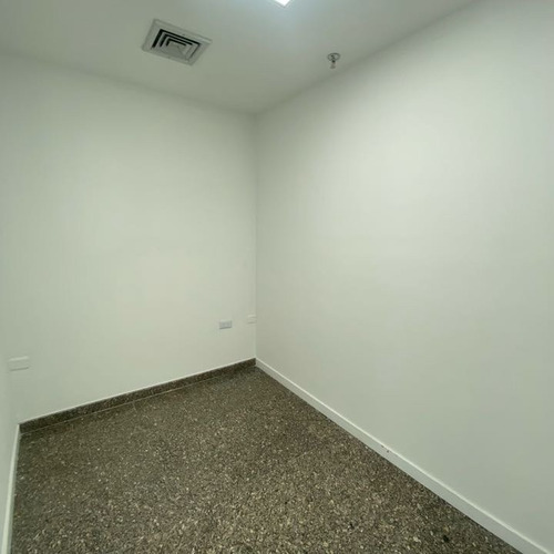 Imagen 4 de 8 de Oficina En Alquiler - Urb. Las Mercedes