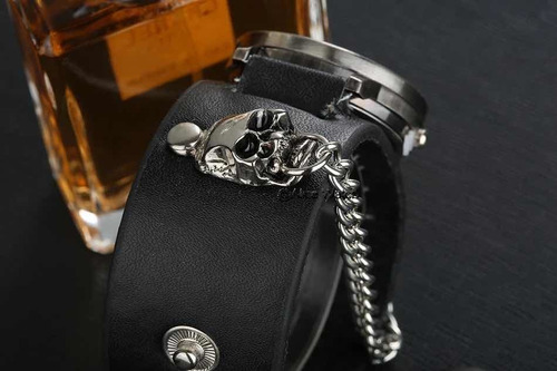 Reloj Calavera Rock Hombre * * Con Cadena Y Calaveras * * Correa Negro Bisel Plateado Fondo Negro