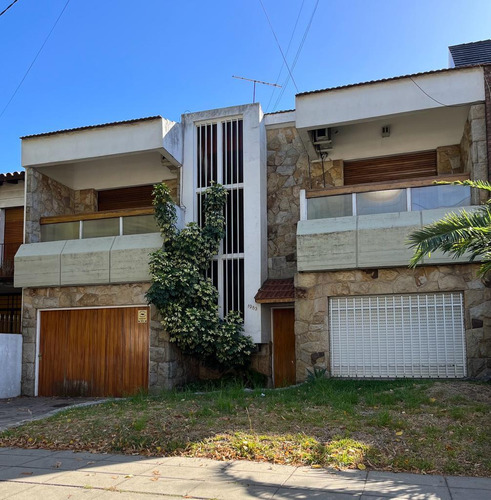 Castelar Venta Chalet 4 Ambientes Con Parque