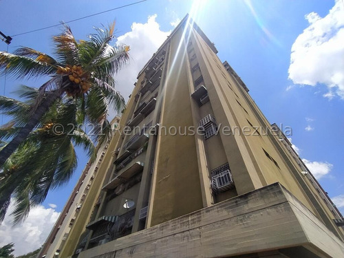 Apartamento En Venta, Urb. El Centro, Maracay 24-15142 Yr