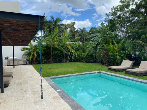 Casa En Venta Con O Sin Muebles En Cancun, Lagos Del Sol