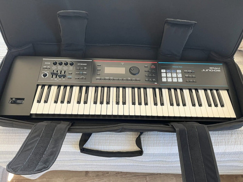 Roland Juno Ds61 61-key Keyboard Synthesizer/ Soft Gator Bie