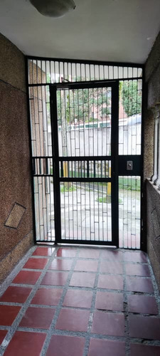 Imagen 3 de 21 de Venta De Apto. Los Teques, Urb. Simón Bolívar.