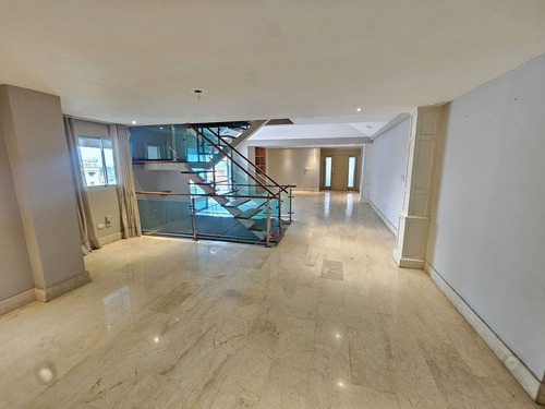 Penthouse De 3 Niveles En Bella Vista Sur