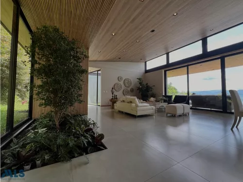 Una Casa Espectacular(mls#249327)