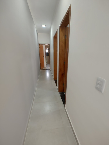 Casa Com Dois Quartos Sendo Uma Suíte, Piscina