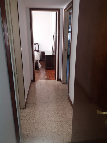 Imagen 7 de 17 de 3 Amb. Con Dependencia De Servicio A La Calle Con Balcón