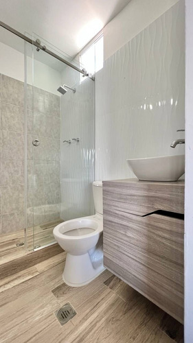 Imagen 13 de 20 de Cf. Se Vende Casa Minimalista En Colinas De Pirineos