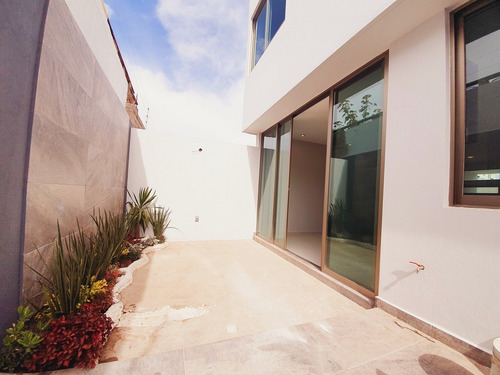 Imagen 7 de 14 de Casa En Capital Norte Coto Cerezos Con Roof Garden