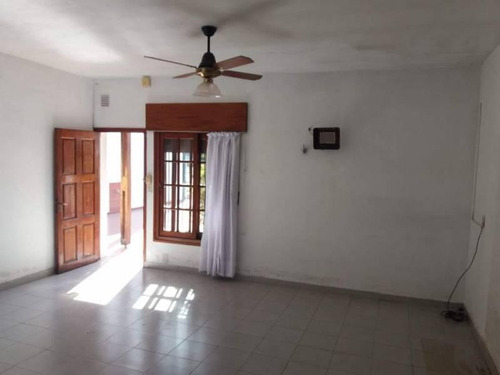 Imagen 12 de 24 de Se Vende Casa De 3 Dormitorios Con Cochera. Muy Buena Ubicacion