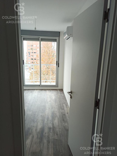 Apartamento De 2 Dormitorios En Alquiler En Centro