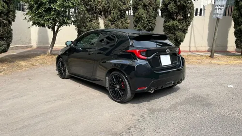 Yaris Gr 2022 Negro 257 Hp, 1,6t, Astos. Deport., R-17 4x4