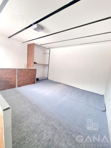 Casa En Venta De Pasillo 2 Dormitorios Reciclada.