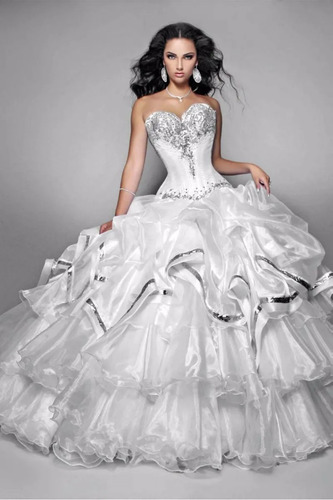 Imagen 5 de 10 de Alquiler De Vestidos 15 Años Bodas Graduaciones Caracas Fin