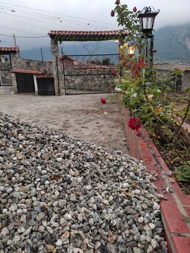 Vendo Espectacular Casa De 1.554 M2 De Terreno, 825 M2 De Construcción: 6h, 7b, 20 Pe, Ref. 800.000 - San Rafael De Tabay, Merida