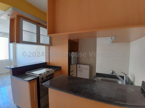 Apartamento En Venta  En Excelente Conjunto, Con Piscina Caney, Rodeado De Un Clima De Montana Ymp Con Pozo Profundo, Cocina Empotrada Con Tope De Granito. El Rincon Naguanagua 24-18565