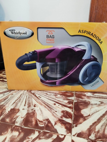 Aspiradora Whirlpool 1400w Bordó