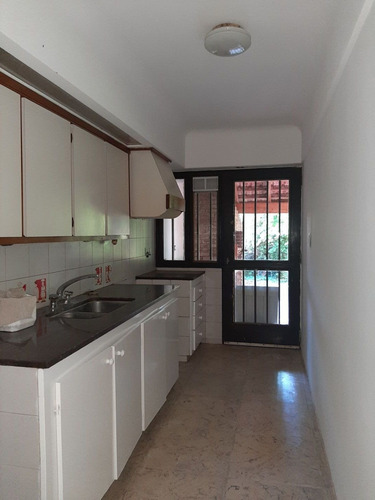 Imagen 10 de 16 de Casa Céntrica Con Jardín.
