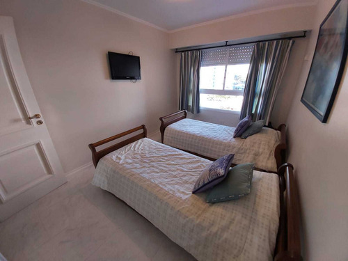 Apartamento En Venta De 3 Dormitorios En Playa Mansa