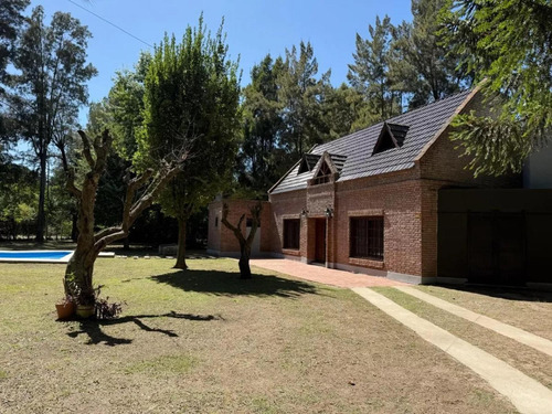 Casa En Venta - 2 Dormitorios 1 Baño - Cochera - 1.500mts2 - San Vicente