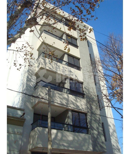 Imagen 1 de 9 de Departamento 2 Dormitorios En Alquiler - Av. 32 E/ 1 Y 2 - La Plata