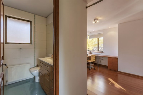 Imagen 22 de 26 de Exquisita Casa 5 Dorm. En Calle Tranquila Golf De Manquehue