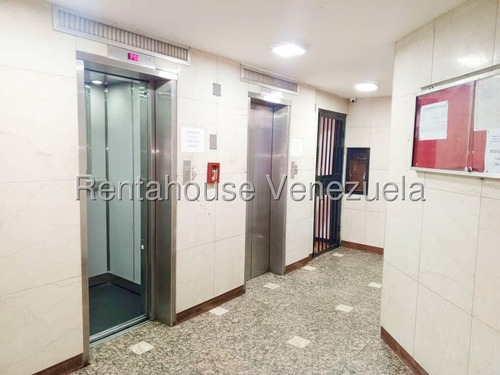 César Bullones Vende Espectacular Apartamento En Zona Centro, Lara 25-15828