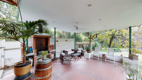 Casa 4 Dormitorios 3 Baños 6 Estac. Con Terreno De 1.334 M²