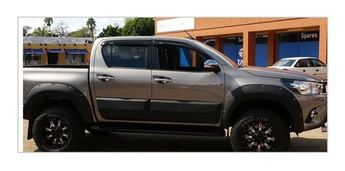Imagen 2 de 6 de Molduras De Puertas Hilux 2016 2017 2018 2019 Doble Cabina
