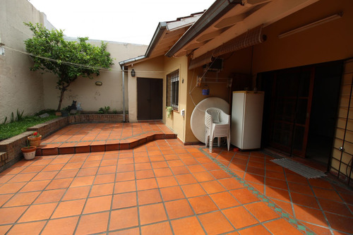 Chalet 4 Ambientes Con Cocheras Cubiertas Lote 10 X 20