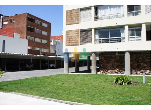 Sobre Calle 20 Y A Pasos De Todo!! - Ref : Eqp4476
