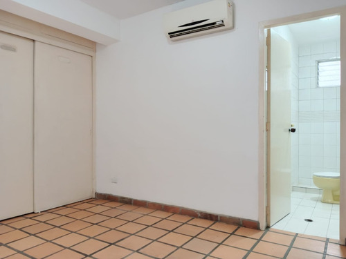 Apartamento/ Alquiler/ Colinas De Bello Monte/ 80m2/ 2h-2b-1p
