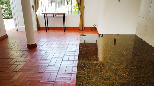 Casa Venta Lomas Del Mirador 3 Amb + 2 Amb Jardin