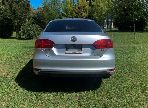 Volkswagen Vento 2013 Luxury 2.5 170hp