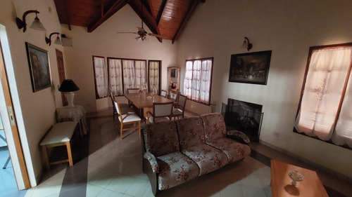 Casa Tipo Chalet, 3 Hab., Impecable Estado, Zona Privilegiad