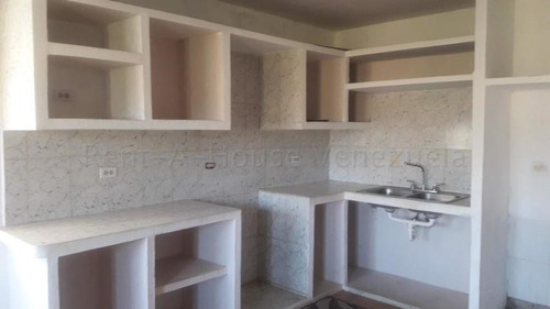 Imagen 4 de 14 de Casa Residencial Cercana A Juangriego Isla De Margarita 22-15776