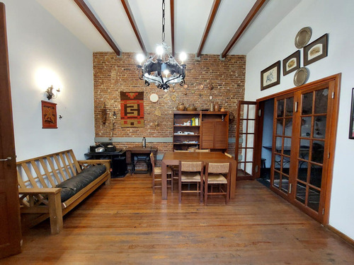 Casa En Venta De 250m² Con 7 Ambientes 2 Plantas Con Terraza Libre. Apto Crédito Rosario, Santa Fe