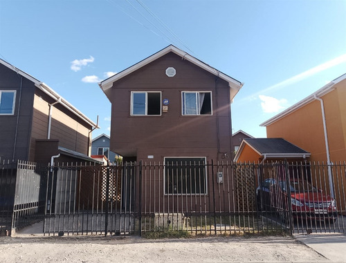 Casa En Venta De 3 Dorm. En Chillán