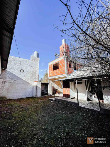 Casa En Alquiler - 1 Dormitorio 1 Baño - 195mts2 - Villa Elisa, La Plata
