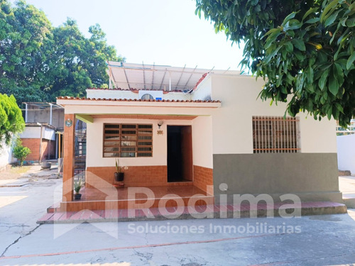 Casa En Venta En El Limón, Amplios Espacios De 9 Habitaciones